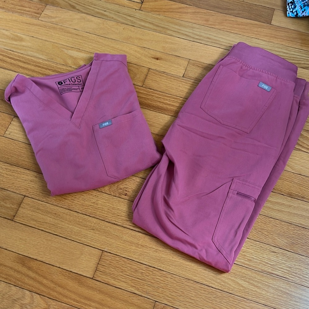 Figs mauve scrub set
